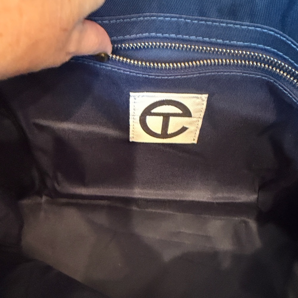 ON SALE🌟HOST PICK🌟🌟Gorgeous Like New Large Telfar Bag - Picture 7 of 9